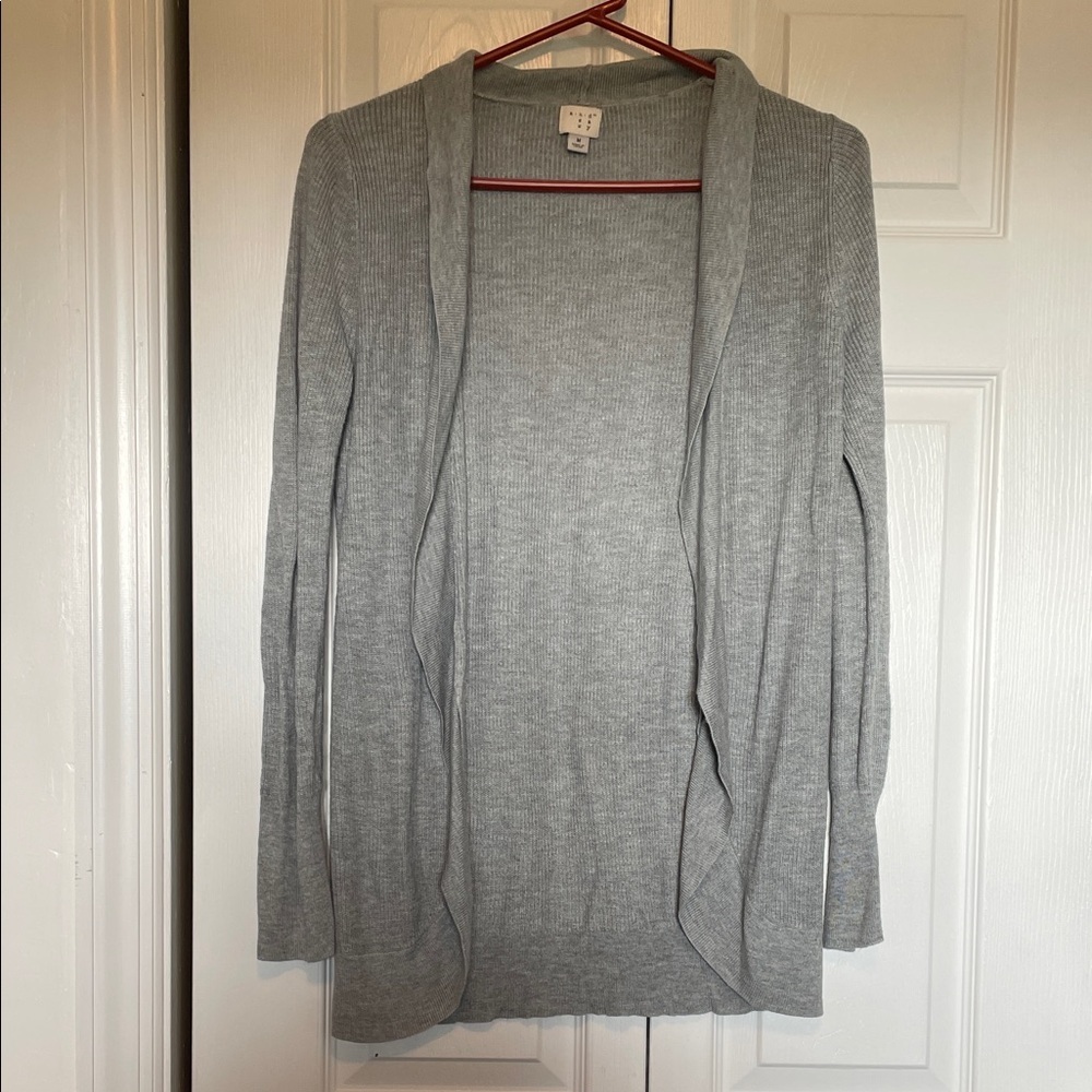 Women’s A New Day M light gray cardigan open face ruffles no closure lightweight